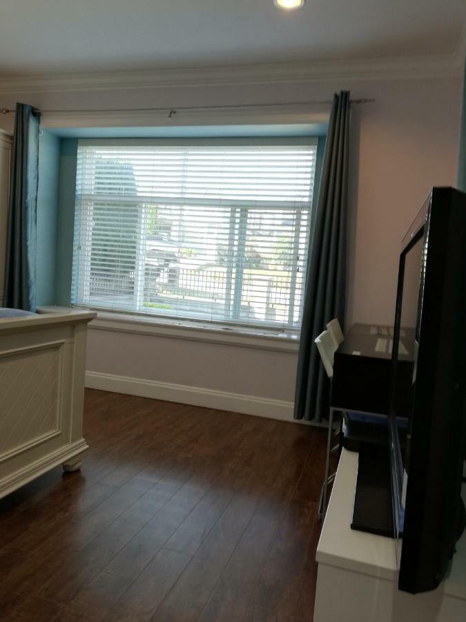 Vancouver Home Inn By Elevate Rooms เบิร์นนาบี ภายนอก รูปภาพ